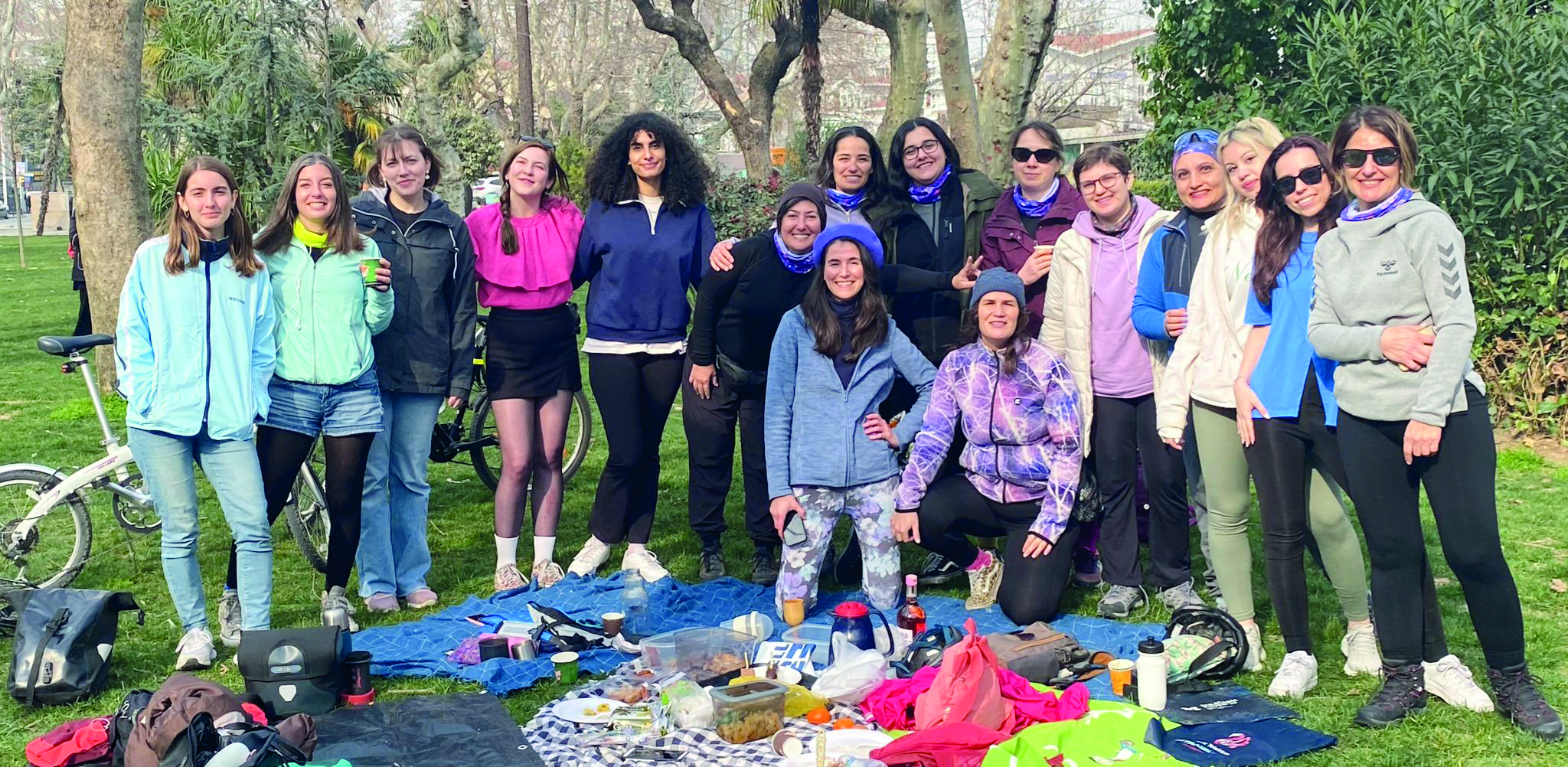 Pedallar genç kadınların hikayeleri için dönüyor